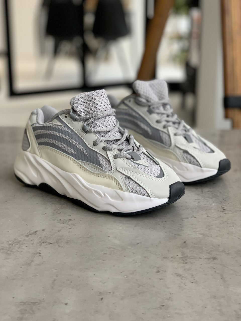 

Кроссовки Adidas Yeezy Boost 700 Адидас Изи Буст (36,37,38,40) реплика 40, Серый