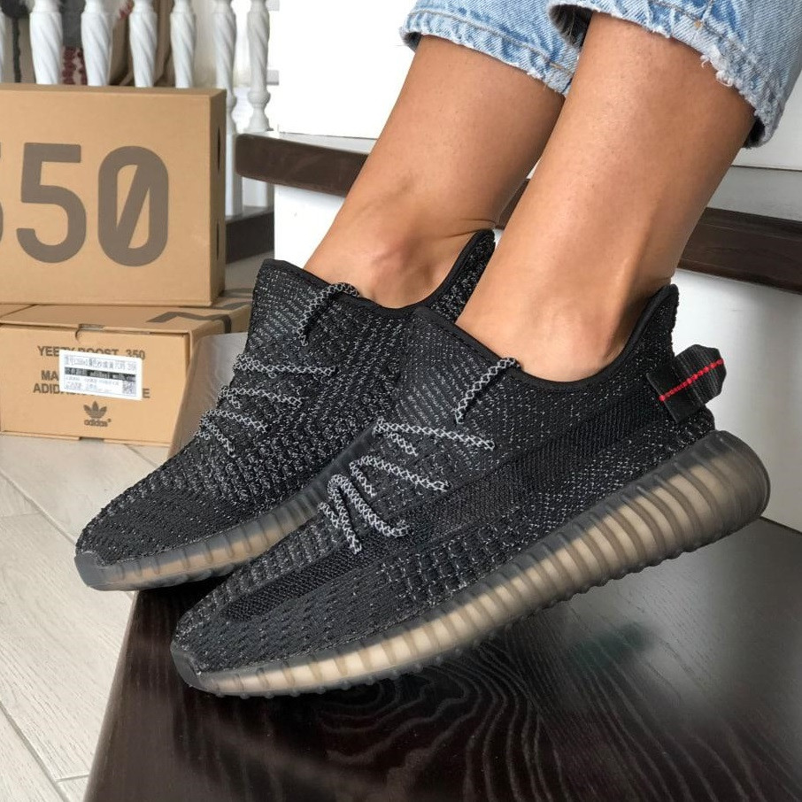 

Кроссовки женские Adidas Yeezy Boost 350 v2, черные 38