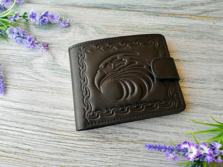 Портмоне чорне чоловіче на 8 відділів з тисненням "Орел" гаманець на кнопці з натуральної шкіри ручної роботи