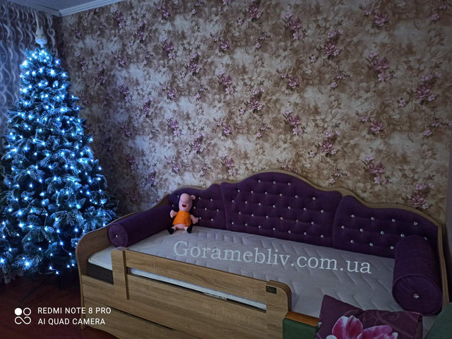 На фото: ліжко Л-6 в інтер'єрі з дівчинкою (відгук покупців)