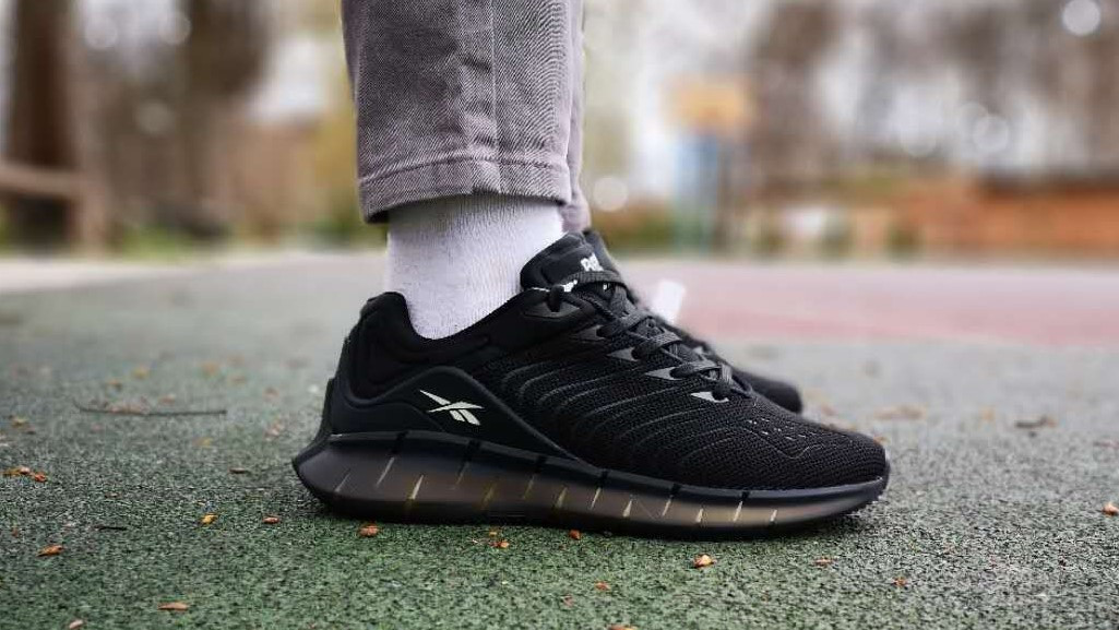 

Чоловічі кросівки Reebok Zig Kinetica Black. Розмір 44, Черный