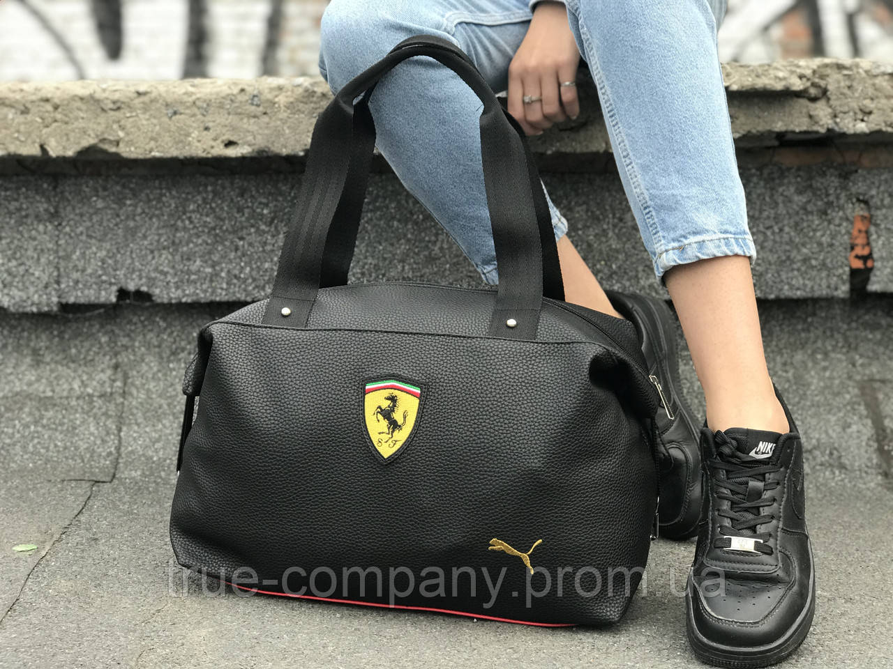 

Жіноча спортивна Puma Ferrari, чорна