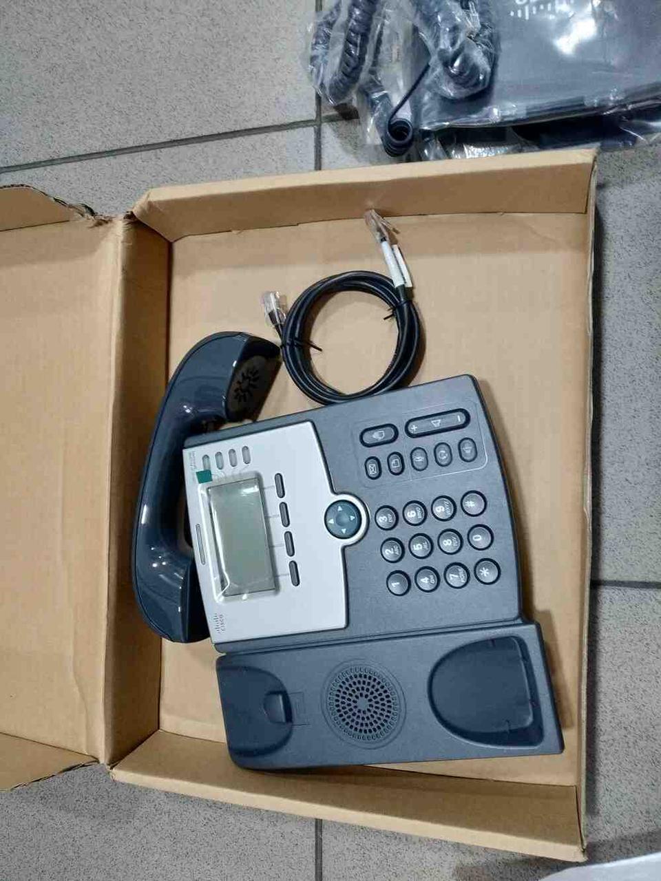 

Проводные телефоны Б/У Linksys Cisco SB SPA504G
