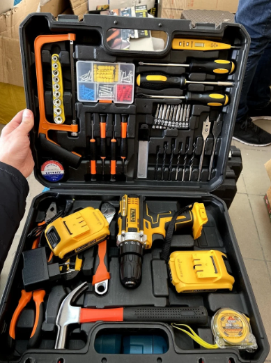 

Шуруповерт DeWALT DCD771 (26V, 5AH) с набором инструментов (104 ед.) Аккумуляторная дрель Деволт