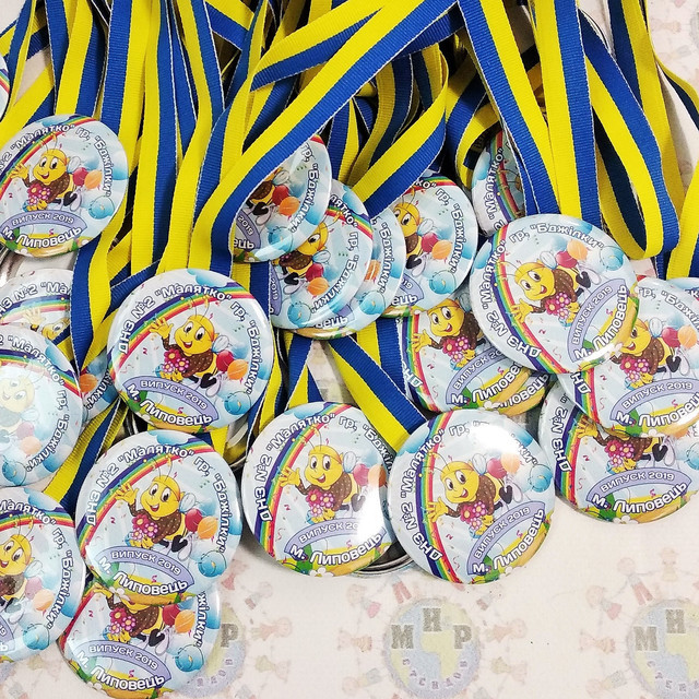 Медали для выпускников детского сада группы Пчелка