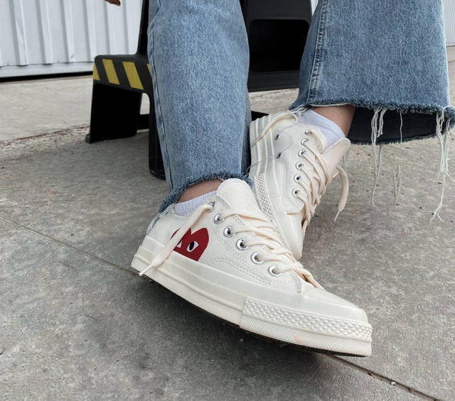 cdg chuck taylor low