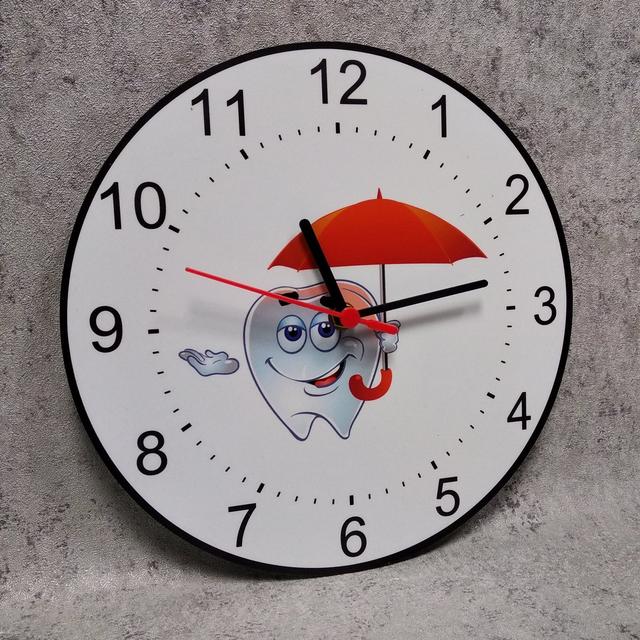 Часы настенные для стоматологии. Зубик с зонтиком