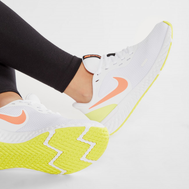 

Кроссовки женские для бега Nike WMNS Revolution 5 BQ3207-107 (Оригинал) - Белые 40