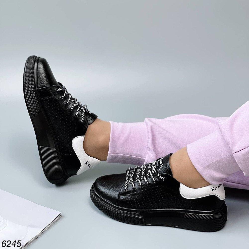 

Черные кожаные женские кроссовки с перфорацией 37-41р код 6245, Черный