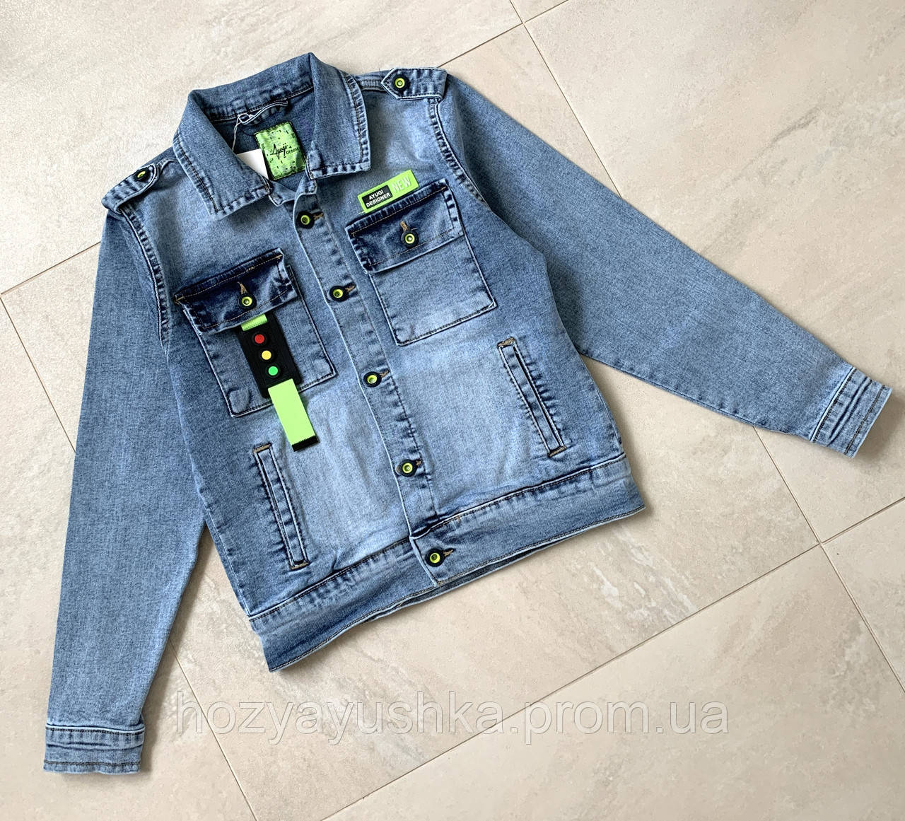 

Джинсовый пиджак на мальчика 146-170