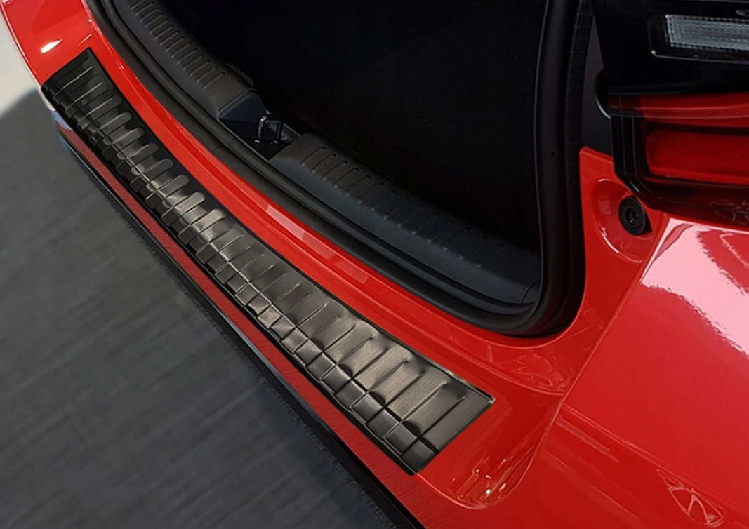 Защитная накладка на задний бампер для Toyota Yaris 2020+ /черная нерж.сталь/, фото 5