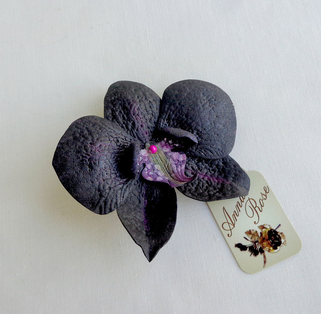 Заколка-брошка з фоамирана ручної роботи "Чорна Орхідея"-купити-в інтернет-магазині AnnaRose