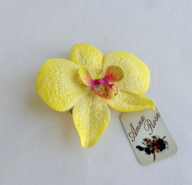 Заколка-брошка з фоамирана ручної роботи "Орхідея жовта"-купити-в інтернет-магазині-AnnaRose