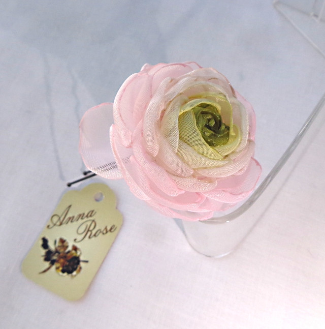 Шпильки для волосся з квітами ручної роботи з тканини "Ніжно-рожевий ранункулюс"-купити-в інтернет-магазині AnnaRose