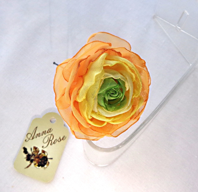 Шпильки для волосся з квітами ручної роботи з тканини "Помаранчевий ранункулюс"-купити-в інтернет-магазині AnnaRose