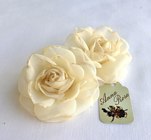 Заколка-уточка з квіткою з тканини ручної роботи "Троянда айворі"-купити-в інтернет-магазині AnnaRose