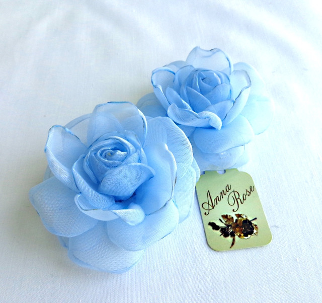 Заколка-уточка з квіткою з тканини ручної роботи "Блакитна чайна троянда"-купити-в інтернет-магазині AnnaRose
