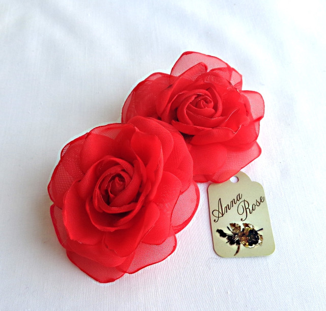Заколка-уточка з квіткою з тканини ручної роботи "Червона чайна троянда"-купити-в інтернет-магазині AnnaRose