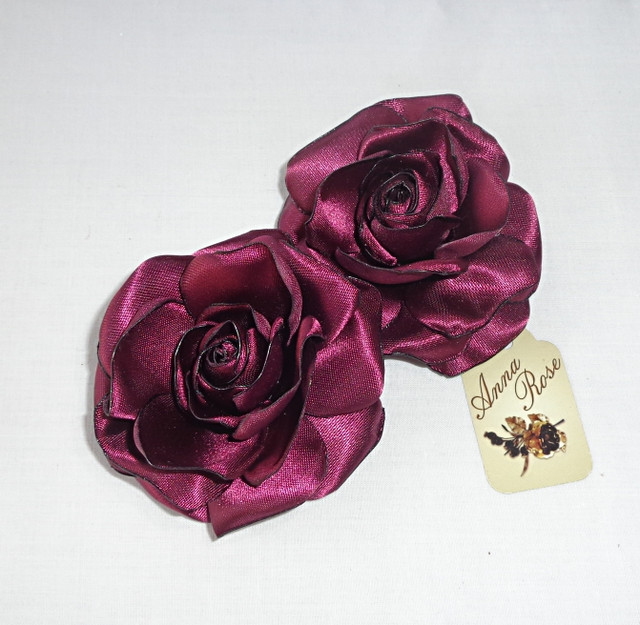Заколка-уточка з квіткою з тканини ручної роботи "Троянда атласна кольору марсала"-купити-в інтернет-магазині AnnaRose