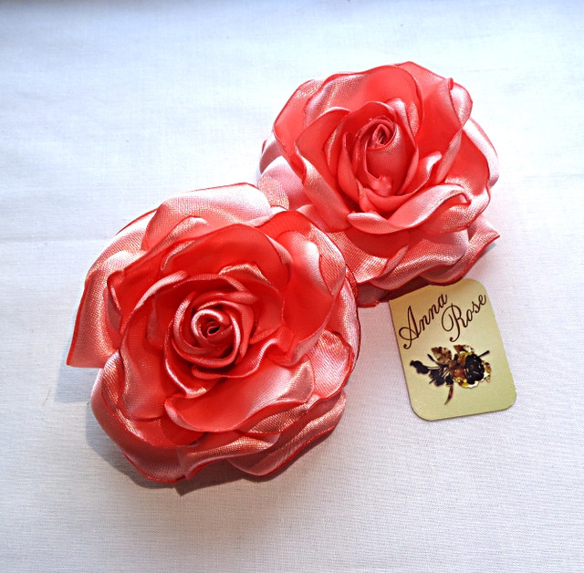 Заколка-уточка з квіткою з тканини ручної роботи "Персикова атласна троянда"-купити-в інтернет-магазині AnnaRose