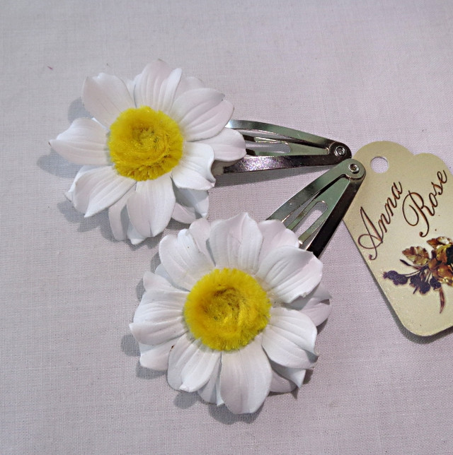 Шпилька твк так з квітами з фоамирана ручної роботи "Біла Ромашка"-купити-в інтернет-магазині AnnaRose