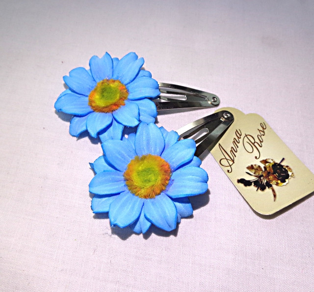Шпилька твк так з квітами з фоамирана ручної роботи "Блакитна Ромашка"-купити-в інтернет-магазині AnnaRose