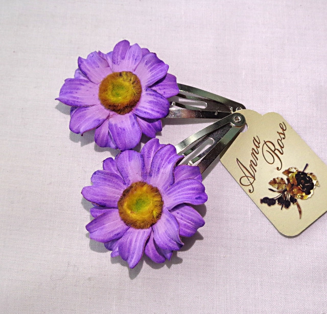 Шпилька твк так з квітами з фоамирана ручної роботи "Бузкова Ромашка"-купити-в інтернет-магазині AnnaRose