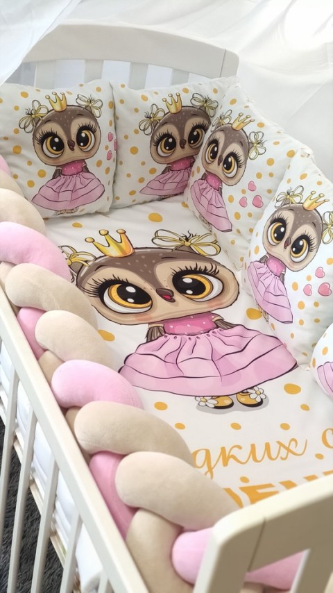 

Детское постельное белье в кроватку с защитой "Фантазия" с бортиками из подушек и косички 100% Хлопок, Розовый