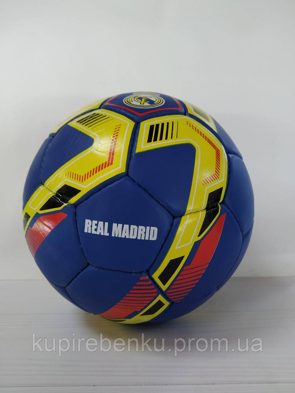 

Мяч футбольный Real Madrid Grippy кожа, сшит вручную, пятислойный Maraton MFRM-4