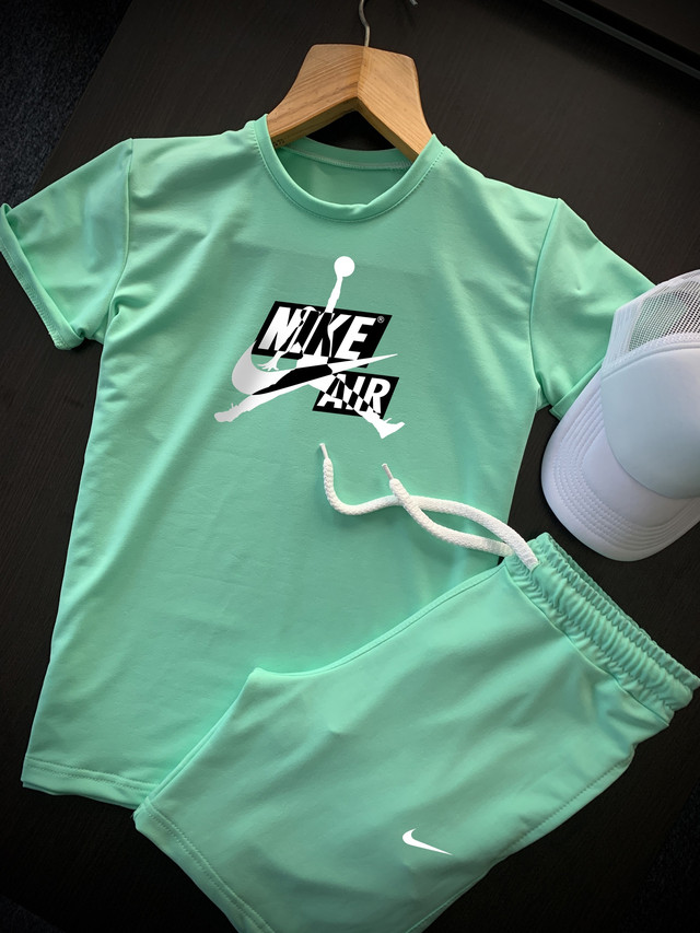 Комплект Шорти футболка і кепка Nike м'ятного кольору фото