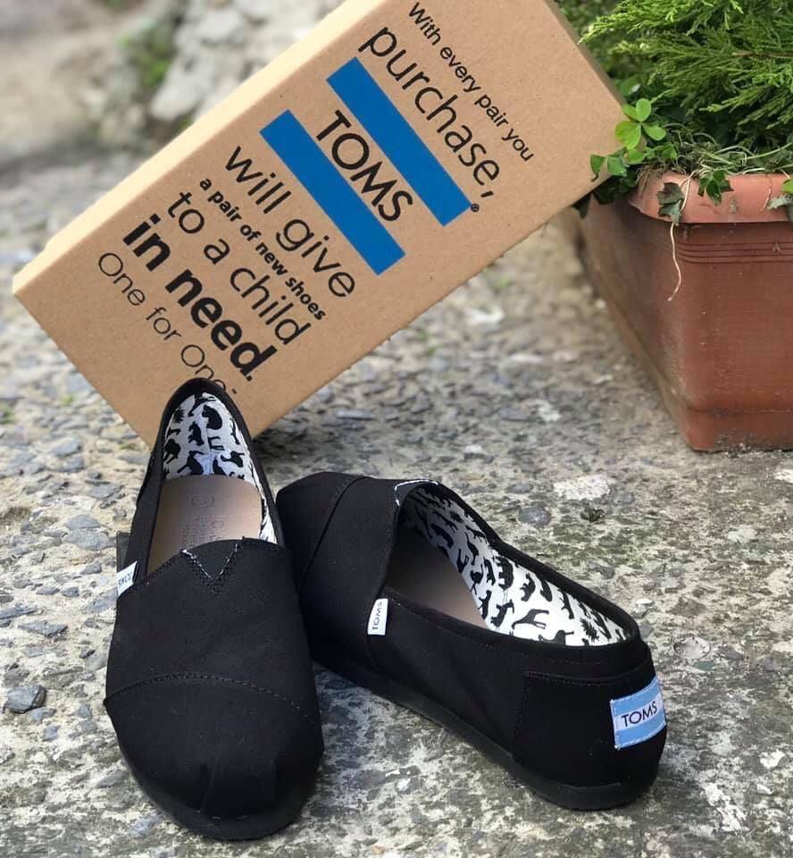 

Мужские стильные лёгкие летние эспадрильи TOMS (чёрные)