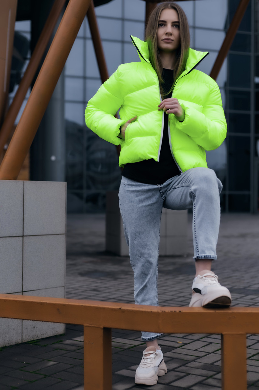 

Женская короткая салатовая куртка Оверсайз стеганый осенний пуховик M/L, Зелёный