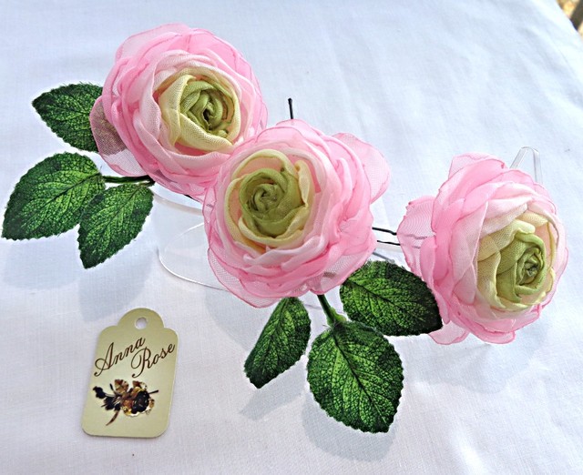Набір шпильок для ошатною зачіски з квітами ручної роботи з тканини "Рожеві Ранункулюси"-купити-в інтернет-магазині AnnaRose