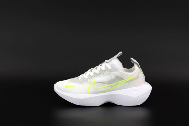 Жіночі кросівки на масивній підошві Nike Vista Light Grey фото