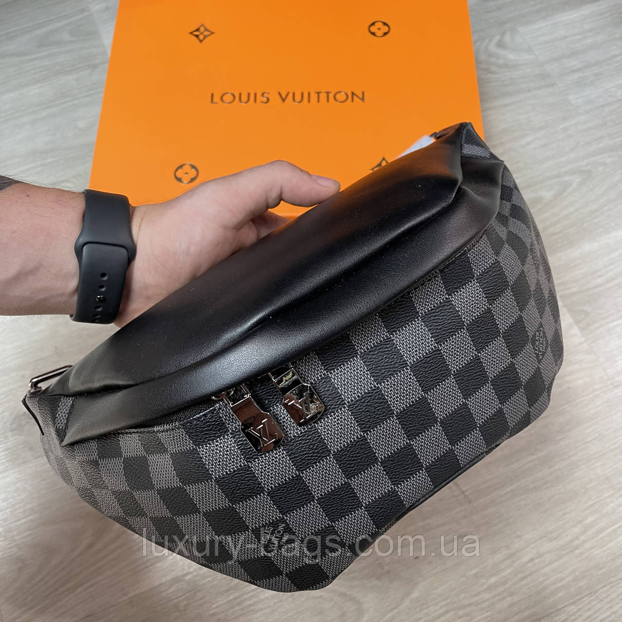 

Нагрудная сумка Louis Vuitton Discovery