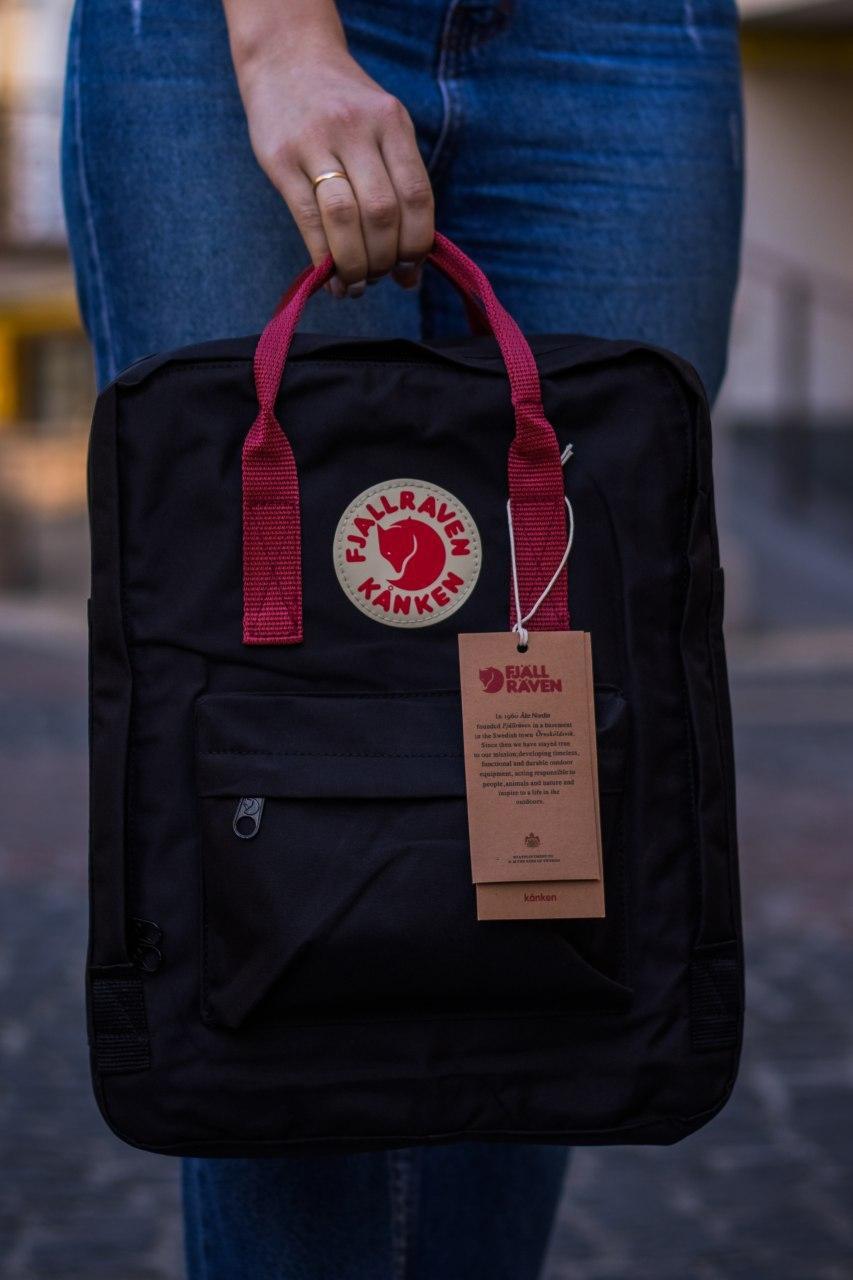 

Рюкзак Fjallraven Kanken Classic (Фьялравен Канкен Классик) Black-Ox Red / Черный (Красные ручки)