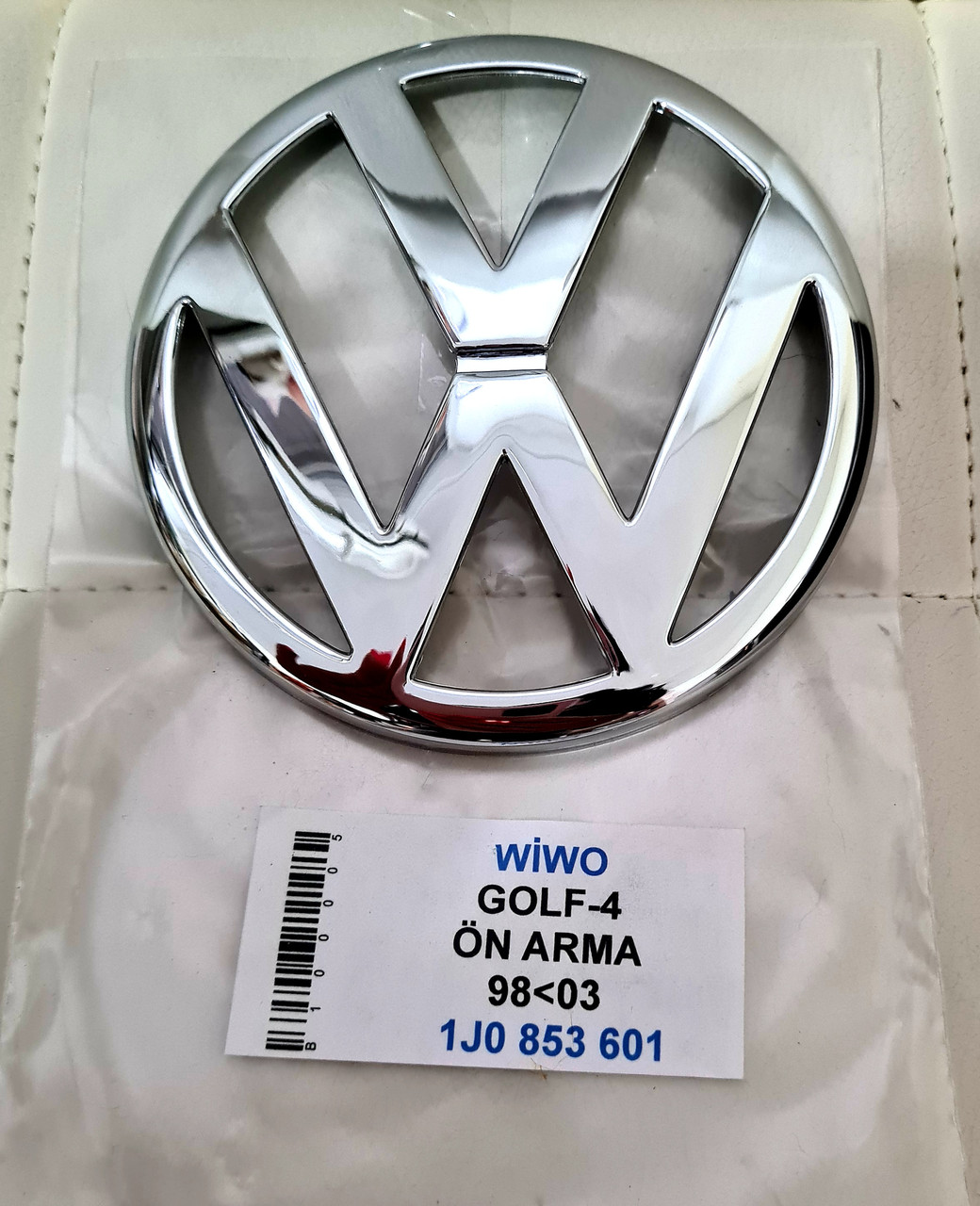 Емблема значок на решітку радіатора Volkswagen VW GOLF 4 98-03 (накладка) (D=115)1J0 853 601
