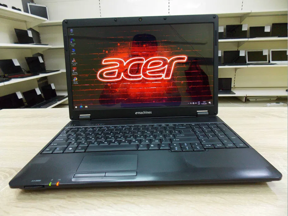Ноутбук Acer Emachines E528
