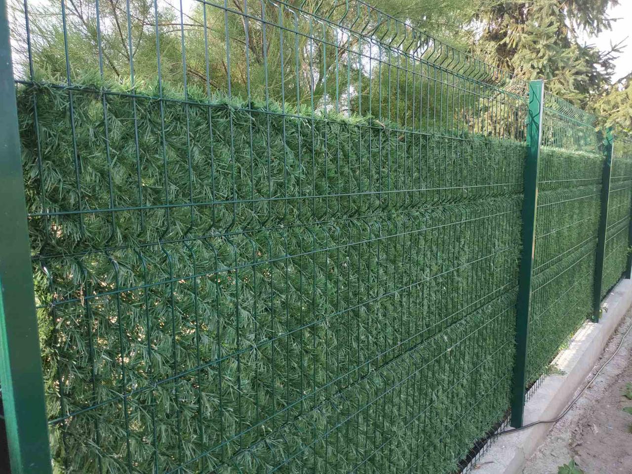 Забор сетка зеленая купить. Забор сетка зеленая. Декоративная сетка для забора. Зеленый забор. Сетка для забора металлическая зеленая.