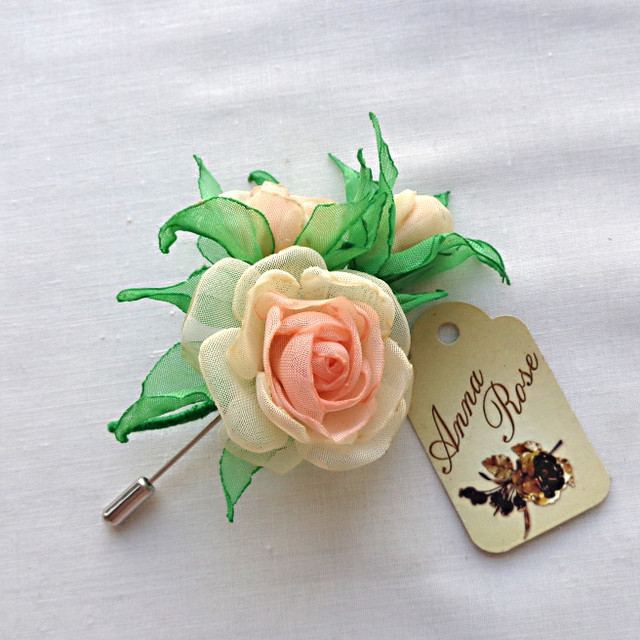 Бутоньєрка весільна ручної роботи на піджак або плаття "Персикові чайні троянди"-купити-в інтерет-магазині AnnaRose