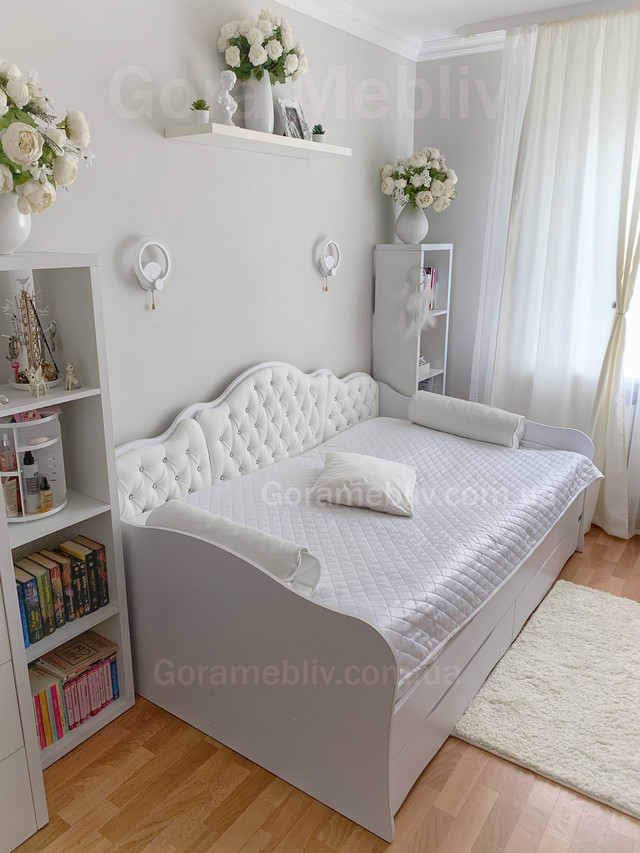 На фото: дитяче полуторне ліжко "Л-6" для дівчинки білого кольору
