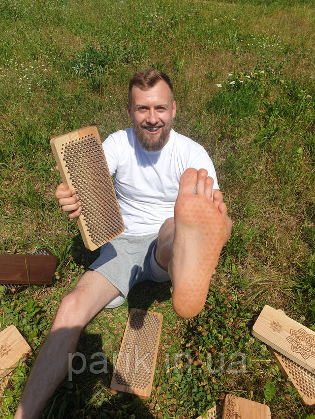 Практика на доске садху в Украине нога следы от гвоздей