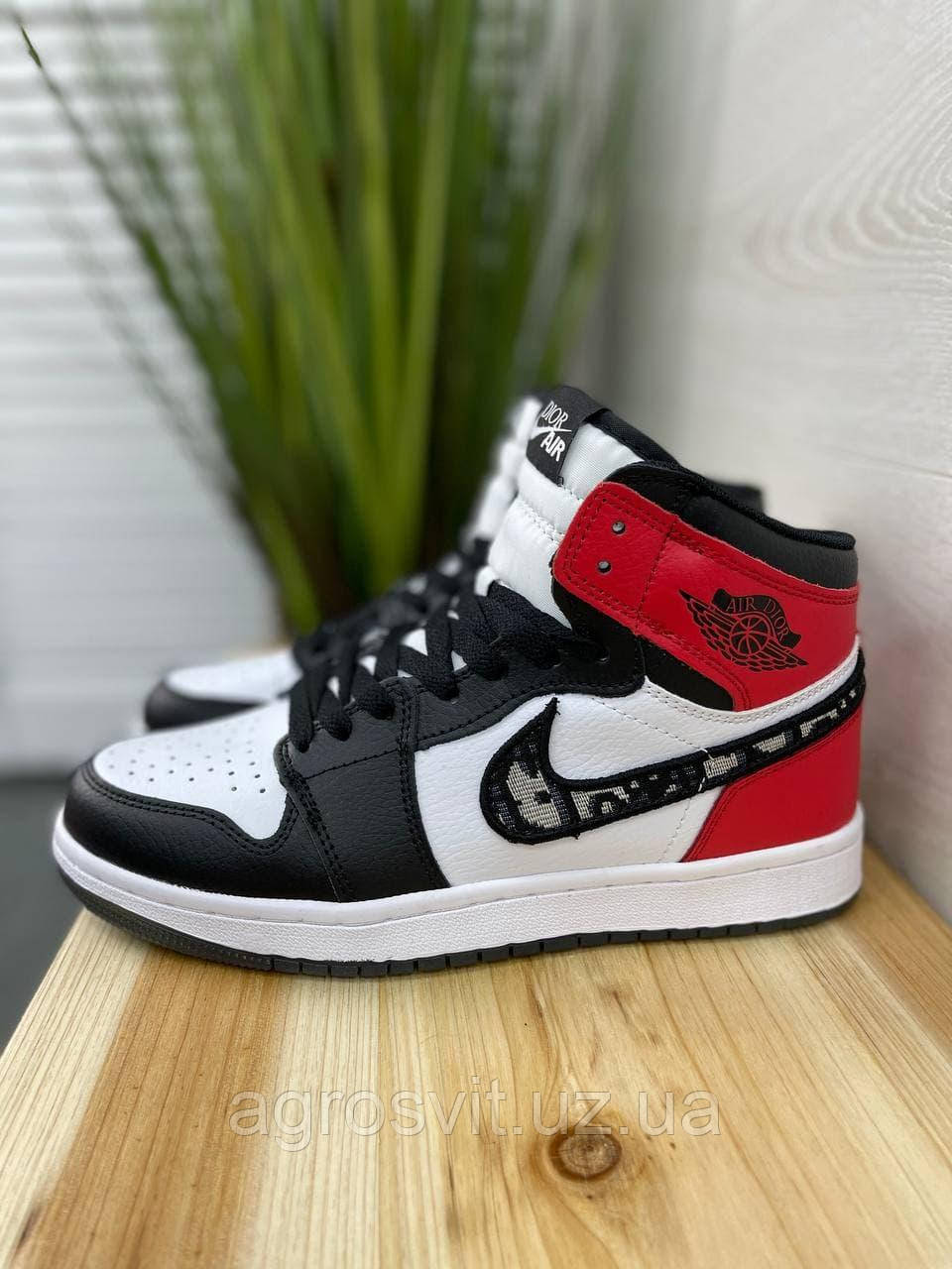 

Женские кроссовки Nike Air Jordan 1 Retro High Black White Red / Найк Аир Джордан 1 Ретро Черные Белые Красные