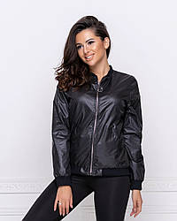Чорна жіноча коротка куртка-вітровка на блискавці демісезонна