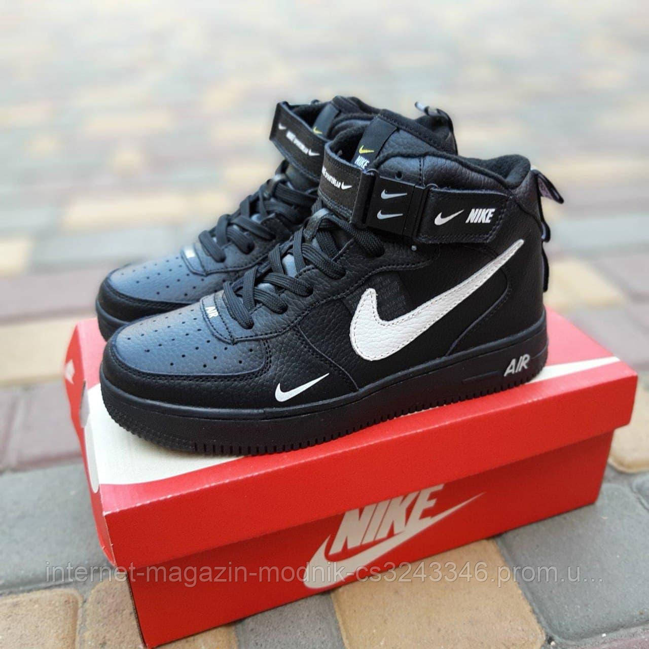 

Мужские кроссовки Nike Air Force 1 Mid LV8 (черные с белым) О3543 высокие зимние кроссы, Черный