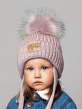 Теплая детская шапка на флисе c помпоном пудровая вязаная зимняя на девочку 1, 2, 3, 4 года пудра