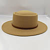 Женская шляпа из фетра с прямыми полями  декорированные ремешком из эко-кожи (3 цвета) 83GO380