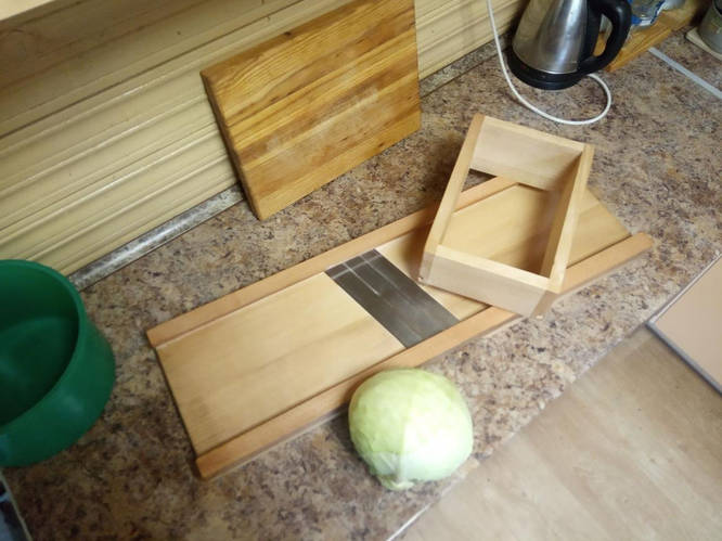 Шинковка для капусты деревянная с коробом большая