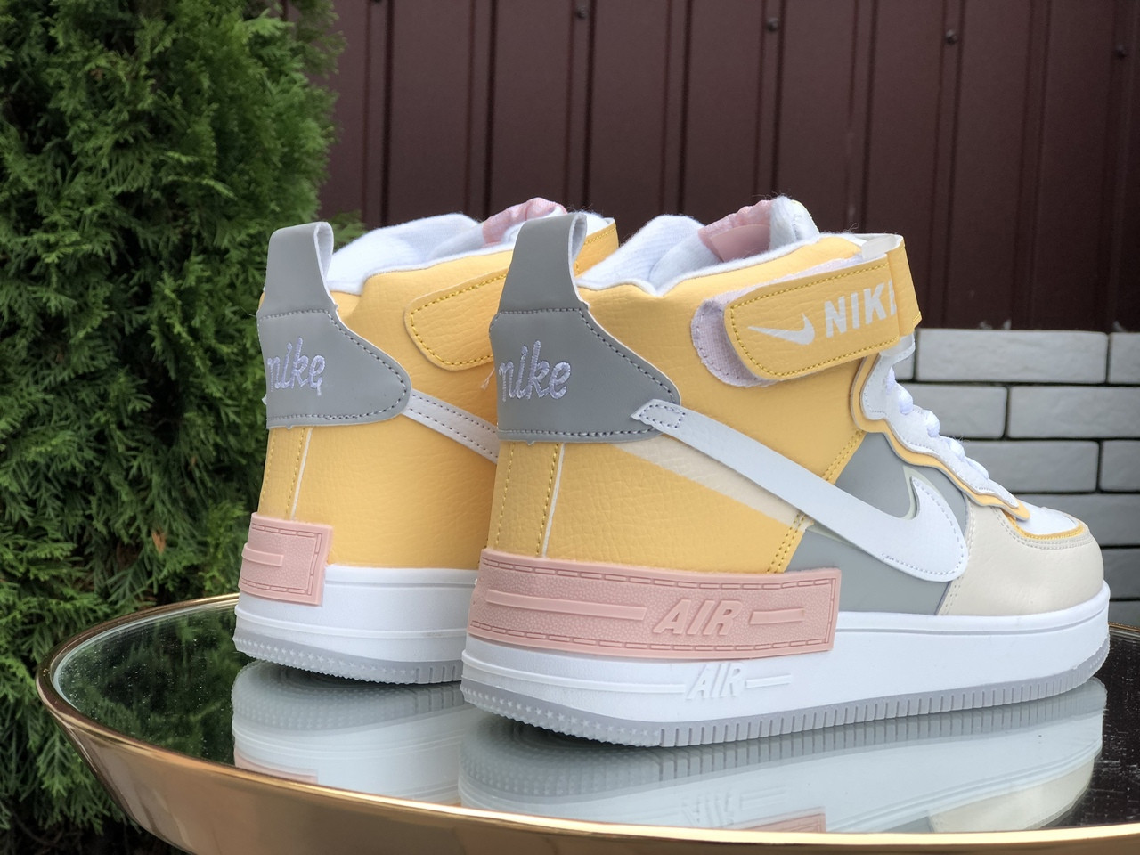 

Женские зимние высокие кроссовки на меху в стиле Nike Air Force 1 Shadow, белые с желтым \ бежевым 41, Бежевый