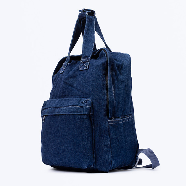 Фото джинсового синього рюкзака вид спереду